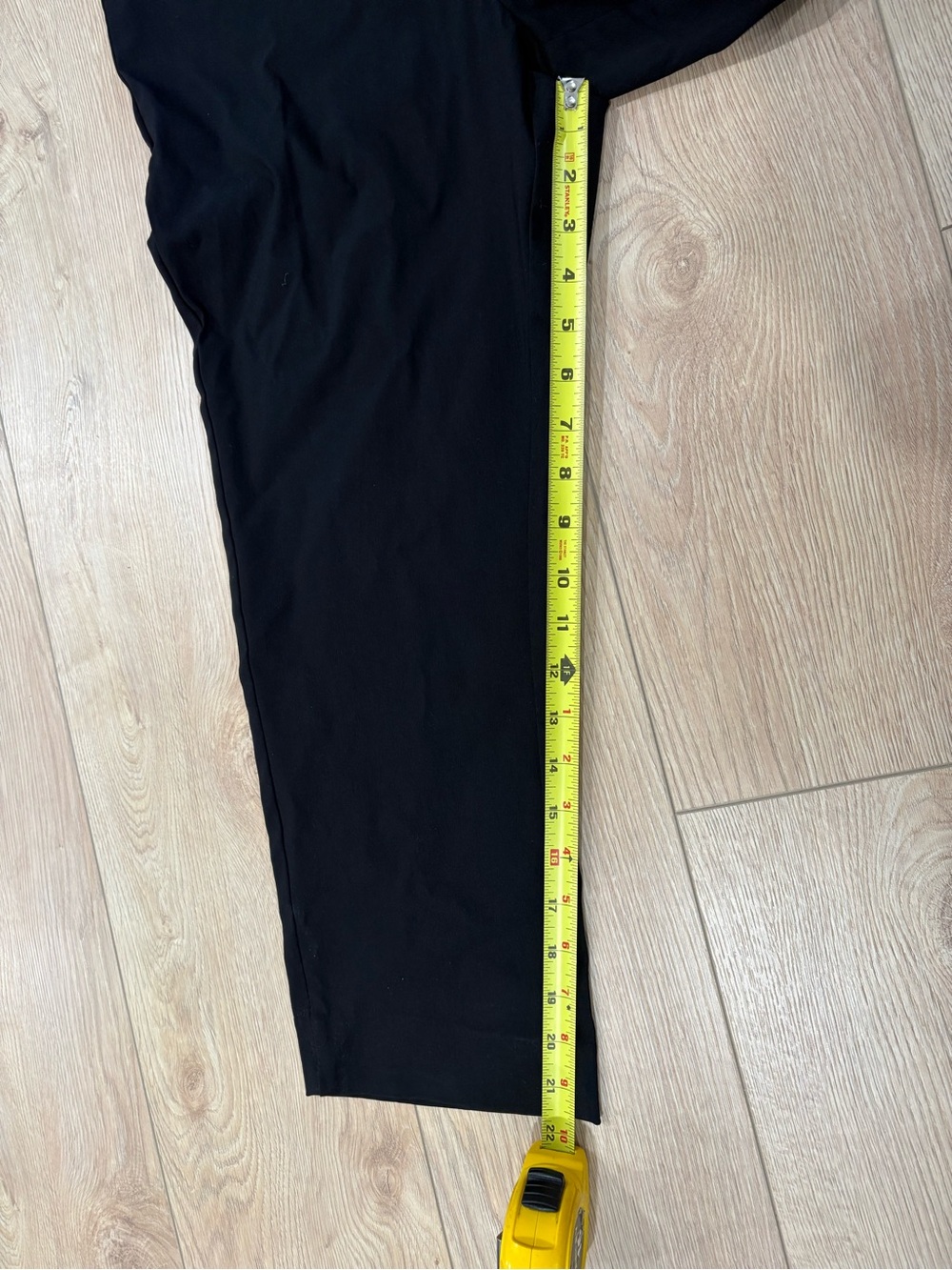 Women's Black Slim Cropped Trousers.  L - Picture 4 of 6